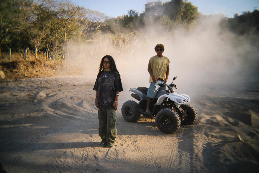 Shooting de CHIDO en Sayulita con Playera Tie Dye Signature, Tank Top Tie Dye y cuatrimoto personalizado por Moto de Rancho.