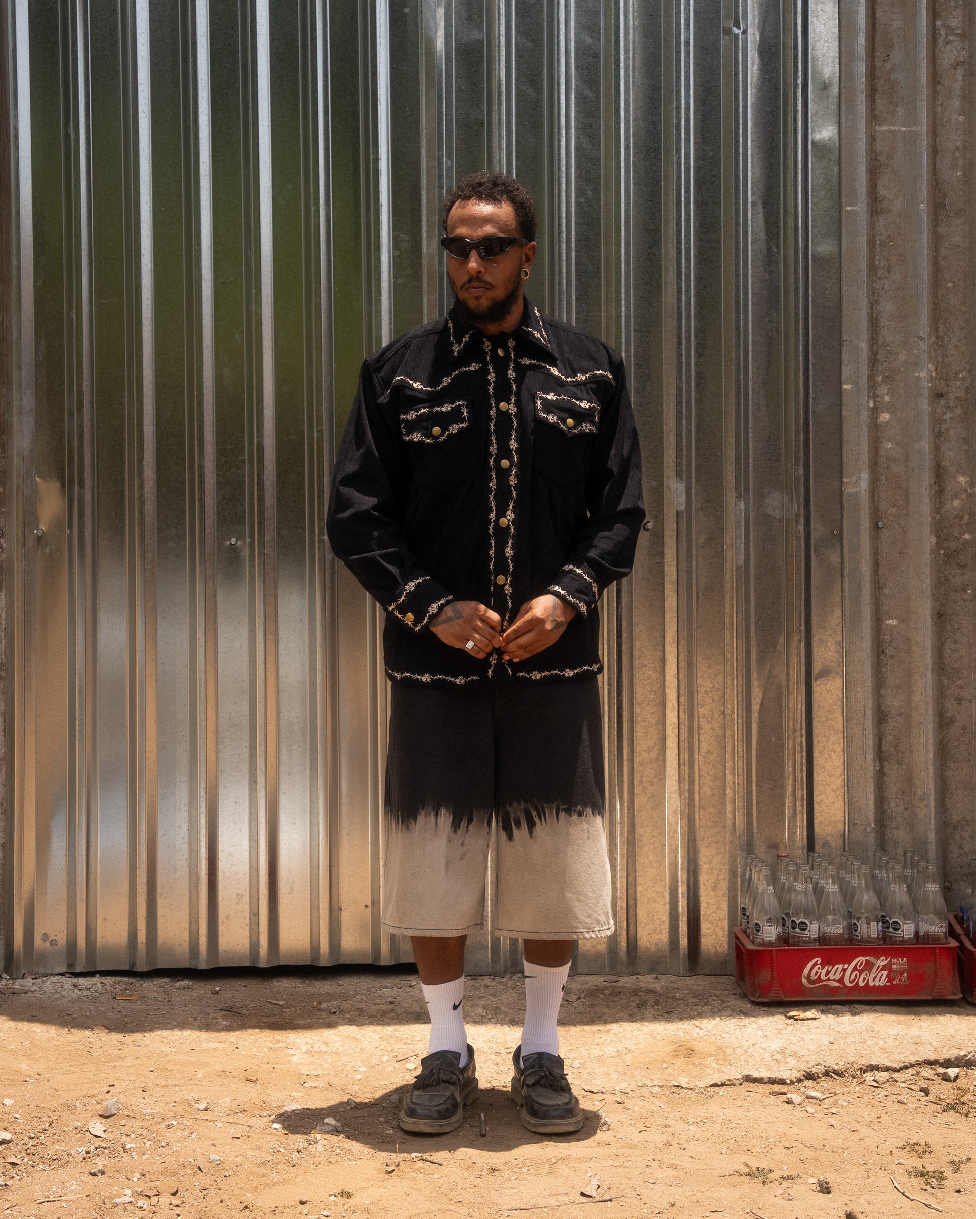 Camisa Pana Bordada Signature negra estilo western streetwear