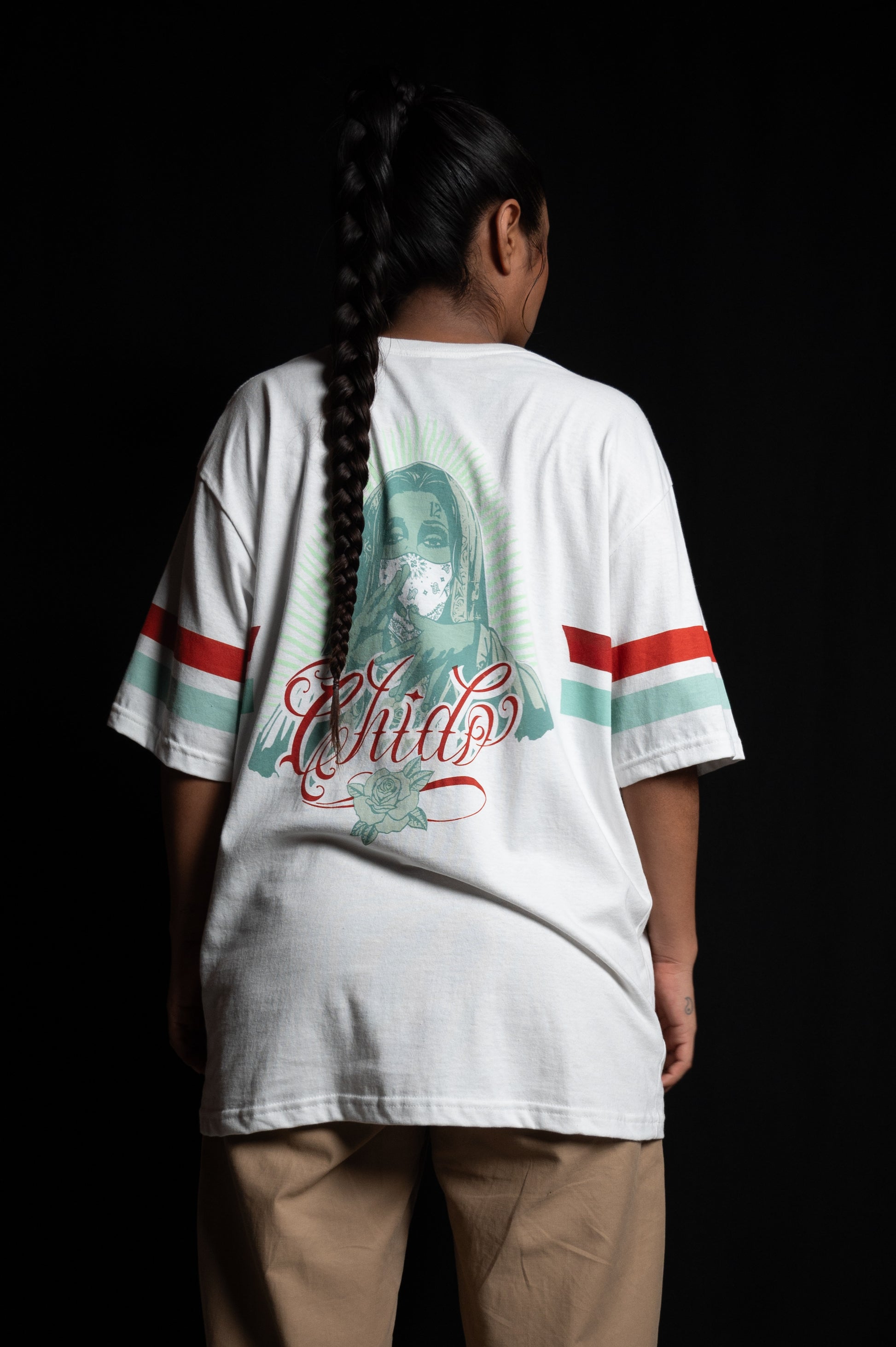White unisex oversized T-shirt. Amá Chola