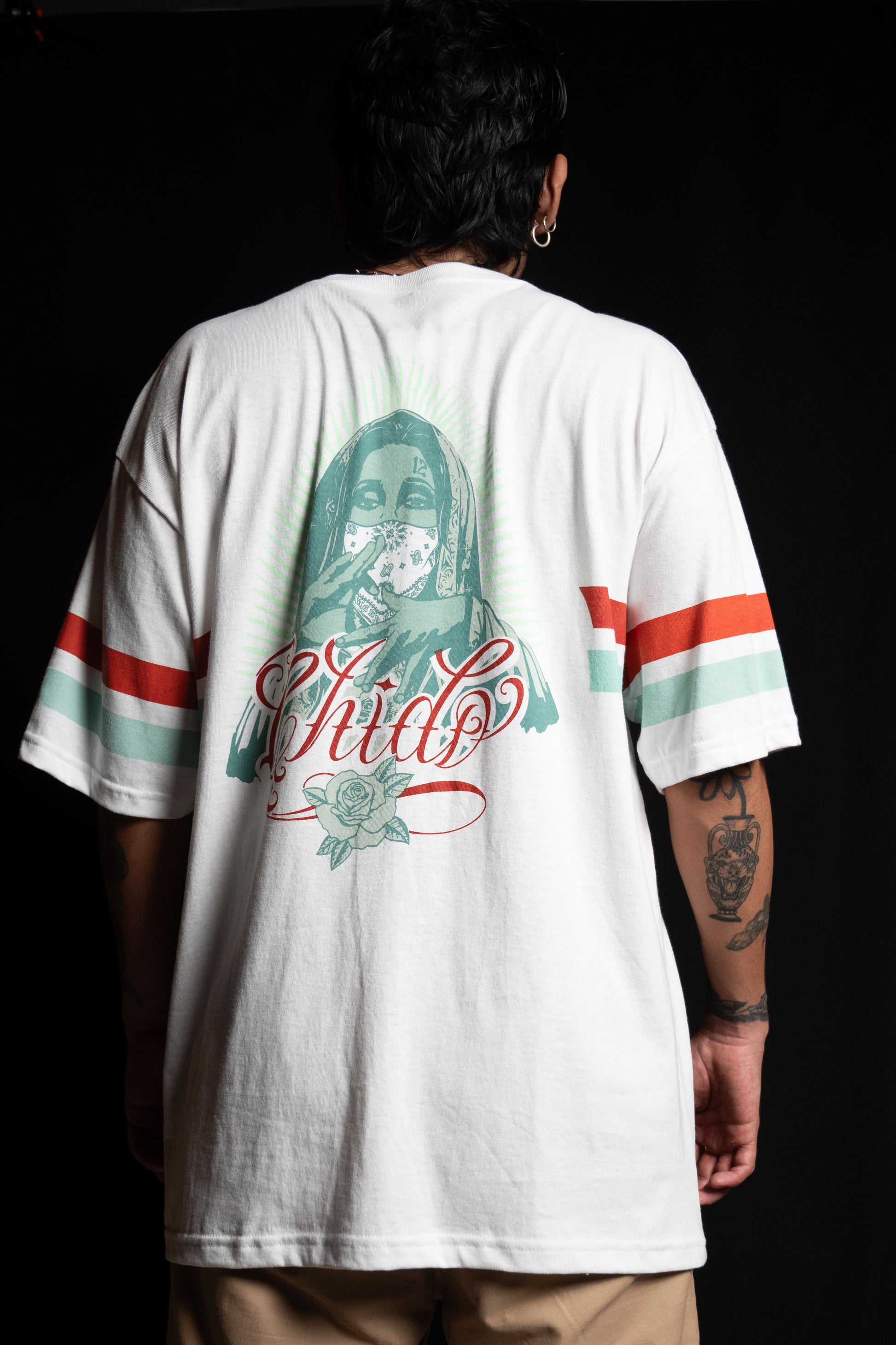 White unisex oversized T-shirt. Amá Chola