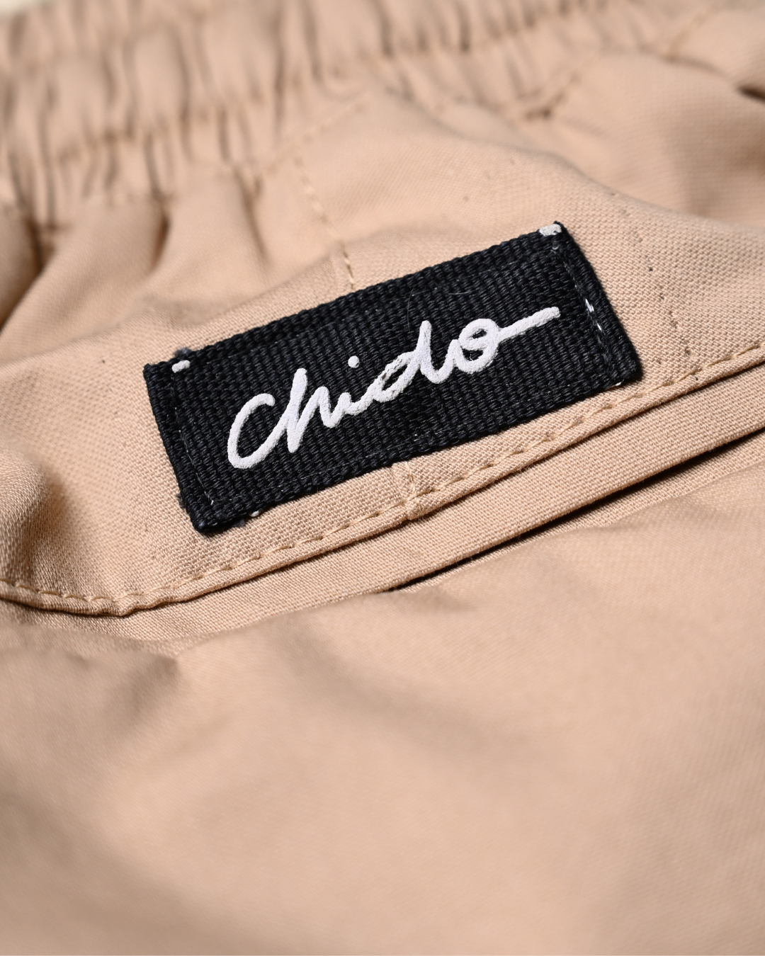 Beige unisex shorts. Signature