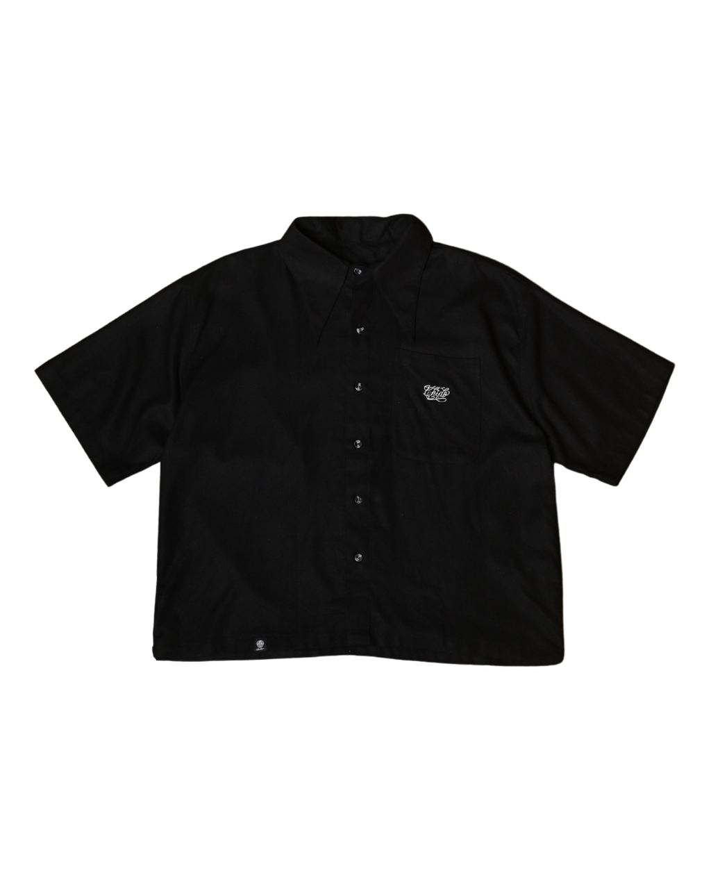 Vista frontal de la camisa boxy negra Amá Chola de CHIDO.
