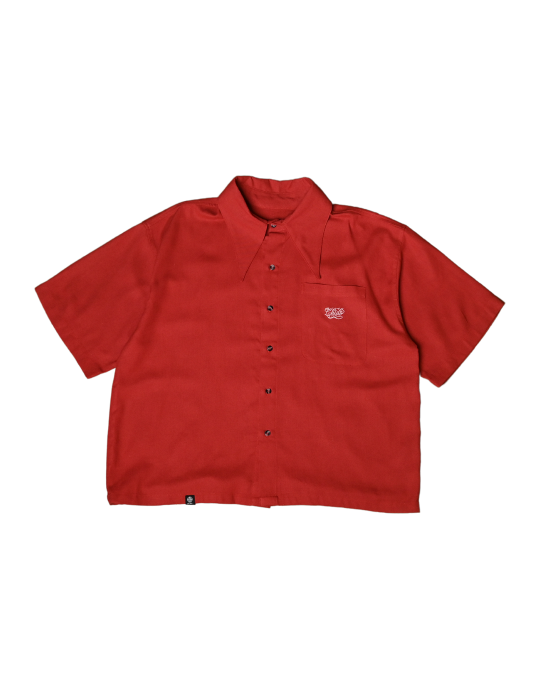Vista frontal de la camisa boxy roja Amá Chola de CHIDO.