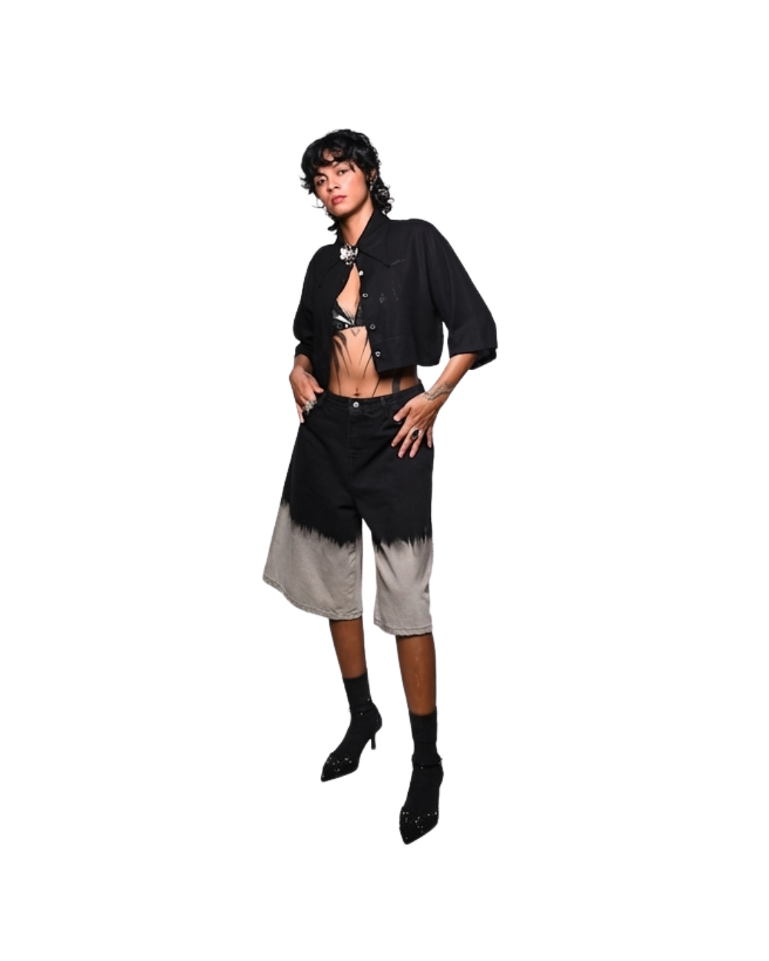 Outfit con camisa de lino negra Crop Signature CHIDO