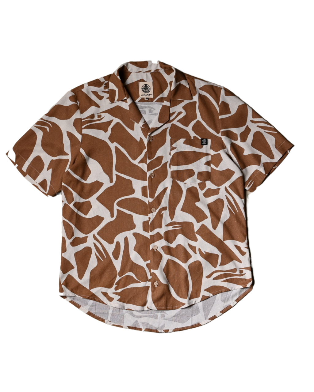 Camisa de lino oversize beige CHIDO con estampado orgánico en tonos tierra y corte relajado unisex