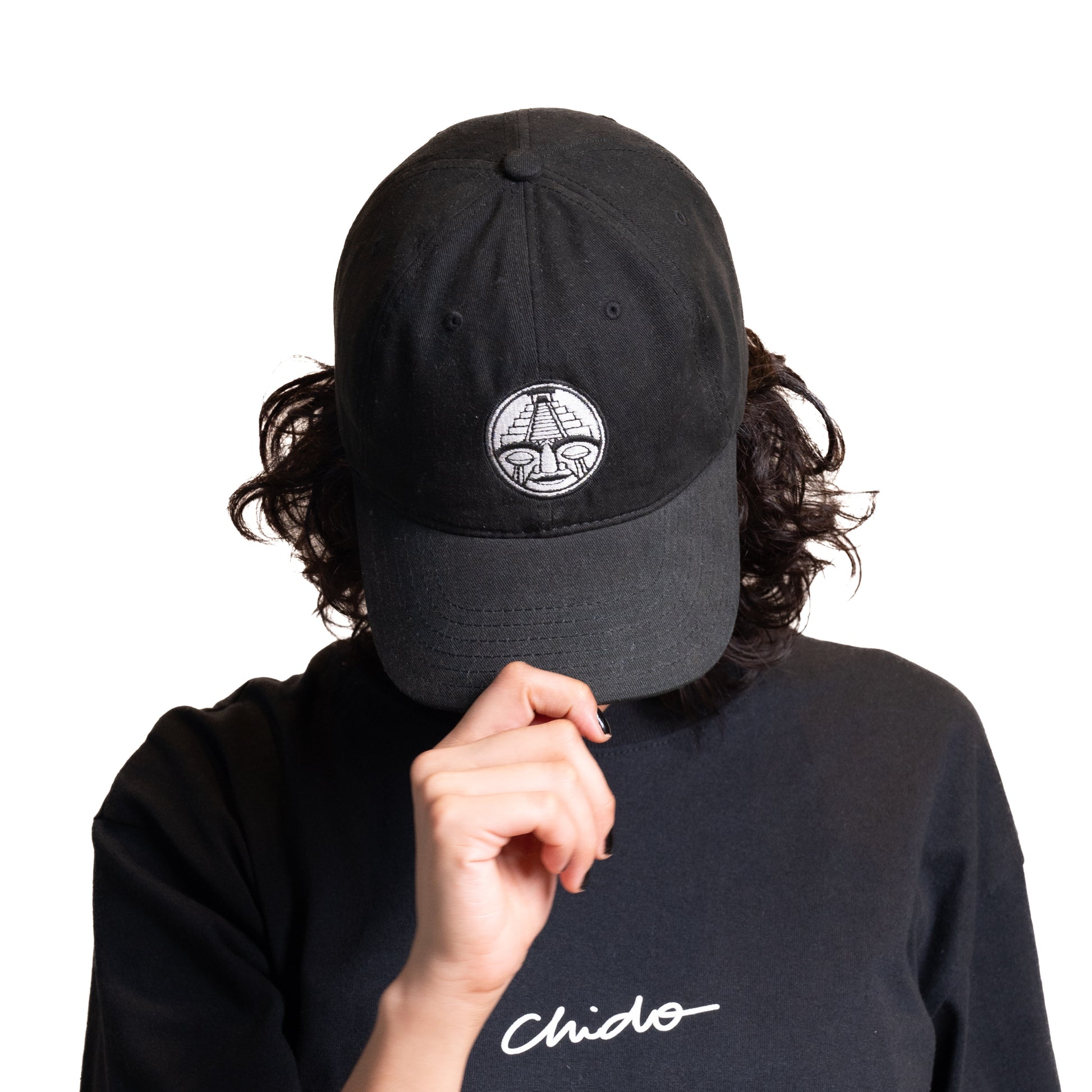 Parte trasera de la gorra Court Side negra CHIDO con correa ajustable