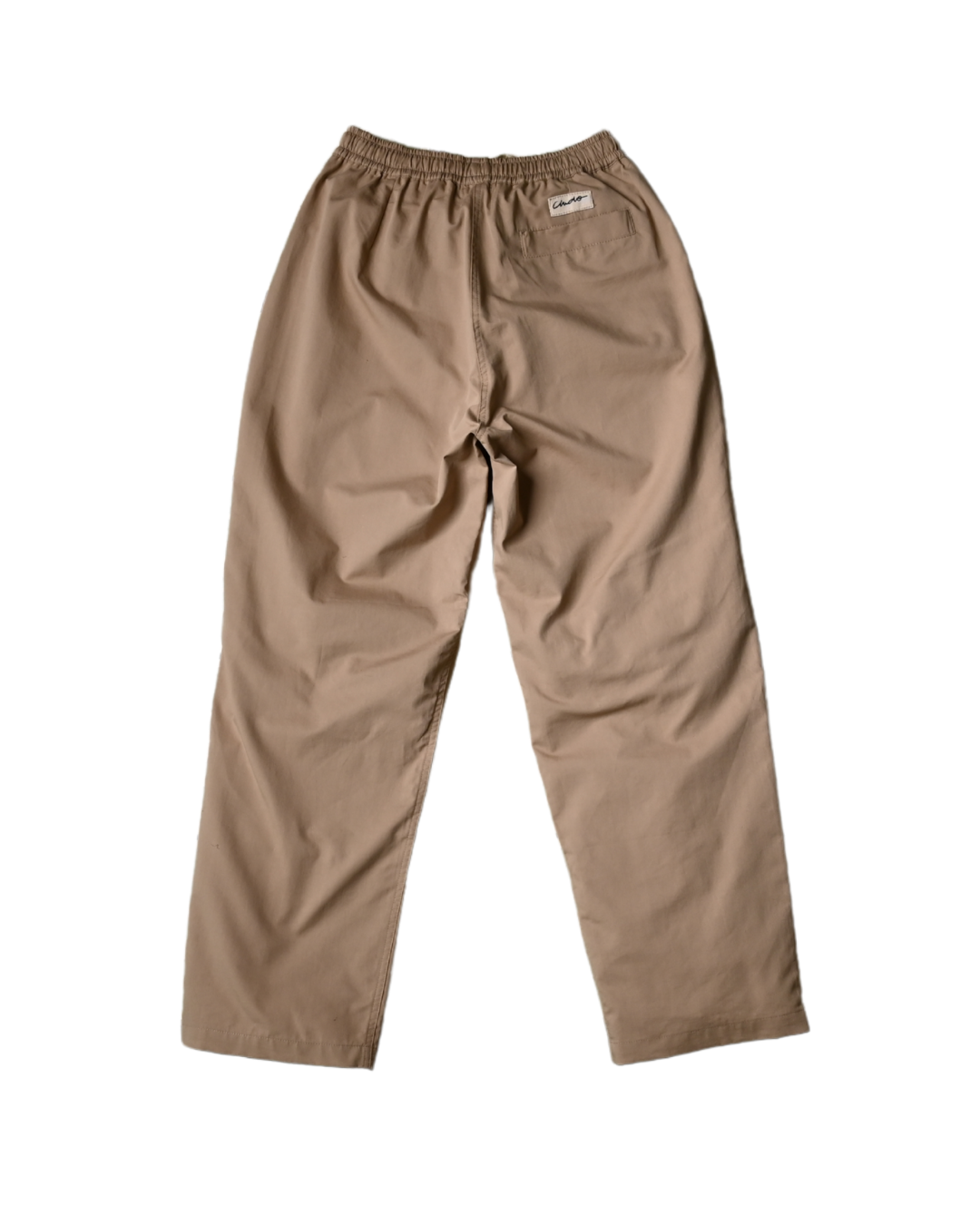 Vista trasera de pantalón cargo beige unisex
